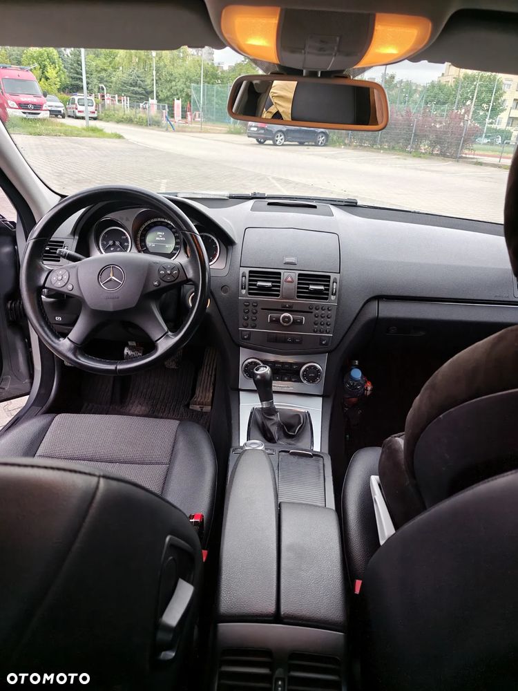 Mercedes-Benz Klasa C 180 CGI BlueEff Avantgarde - 7