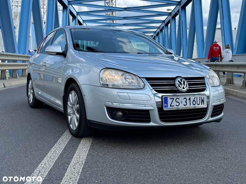 Volkswagen Jetta 1.4 TSI Comfortline - 1