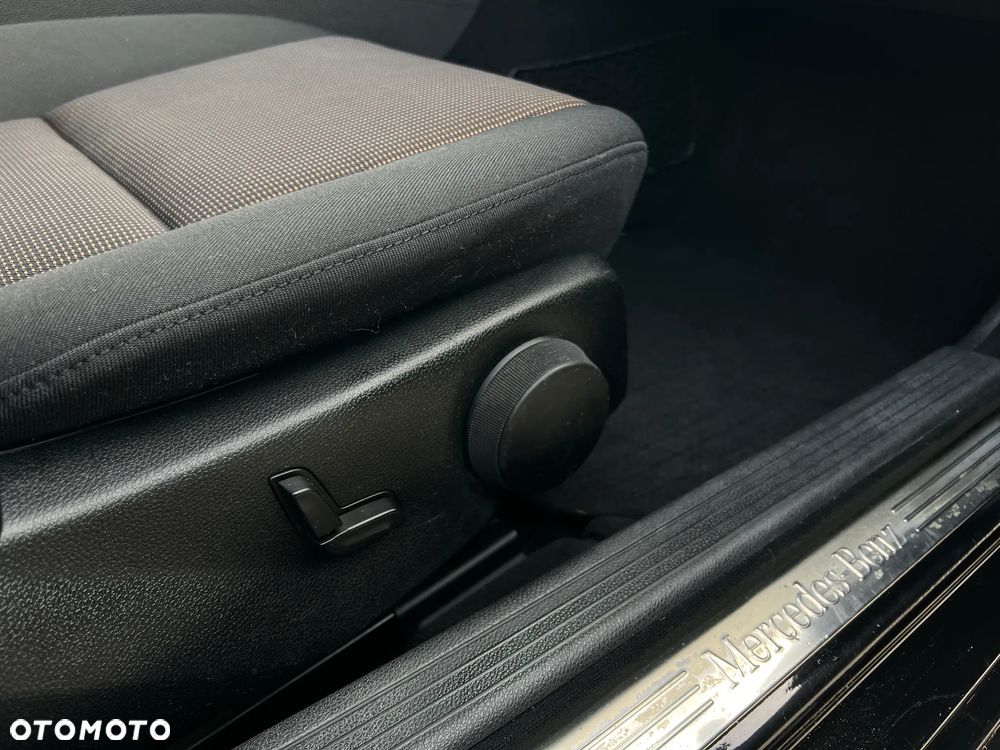 Mercedes-Benz Klasa C 180 K BlueEff Elegance - 21