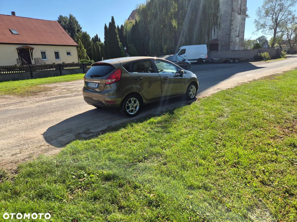 Ford Fiesta - 24