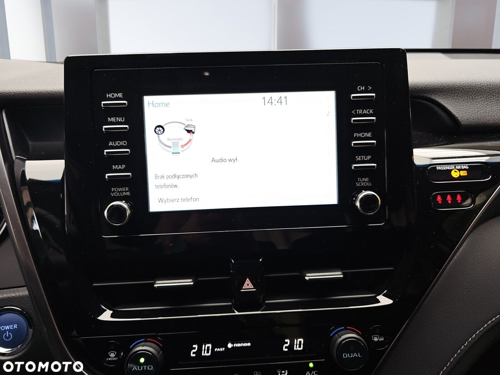 Toyota Camry 2.5 Hybrid Comfort CVT - 25