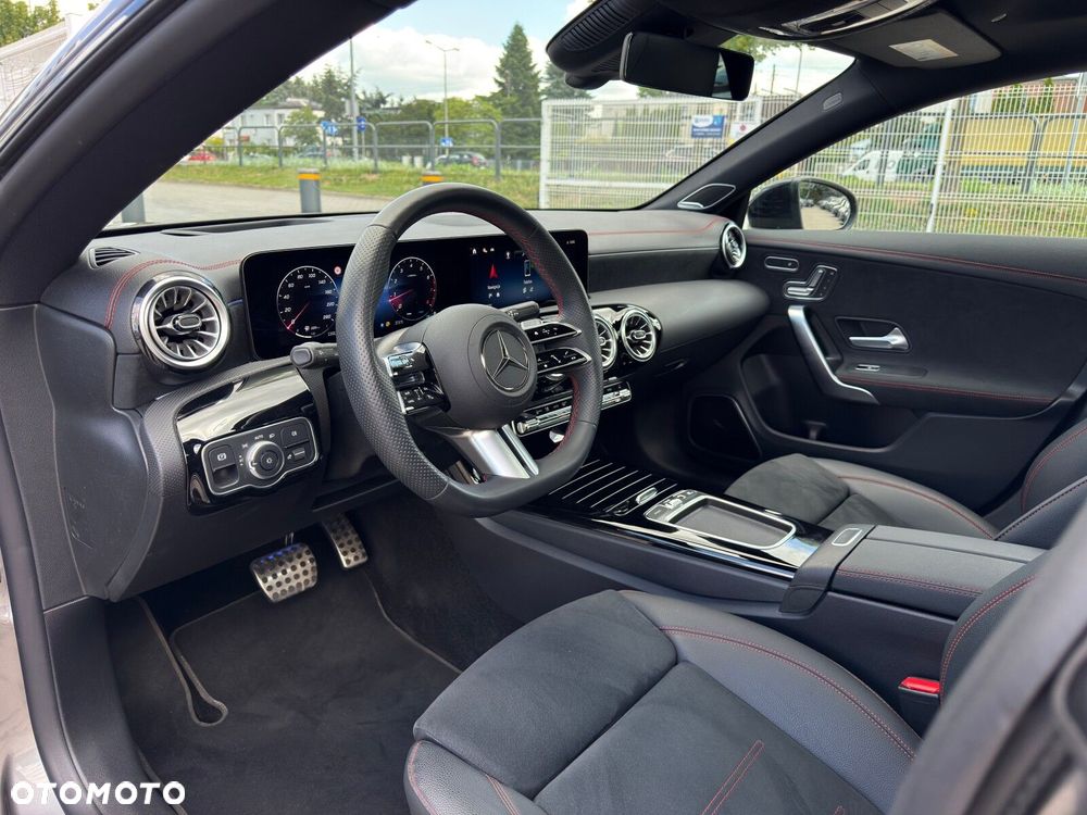 Mercedes-Benz CLA 220 4-Matic AMG Line 7G-DCT - 16