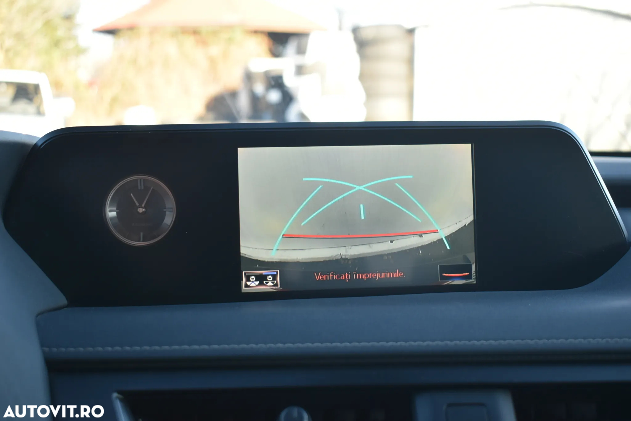 Lexus UX 250h FWD Business - 8