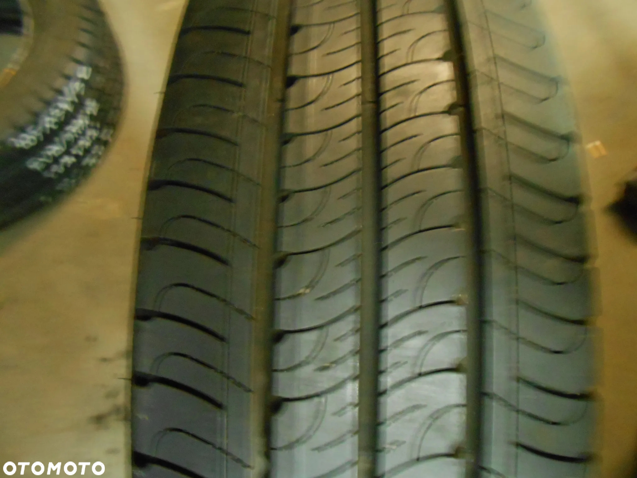 OPONA POJEDYNKA 215/65R15C GOODYEAR EFFICIENT GRIP CARGO DOT 0821 1MM - 2