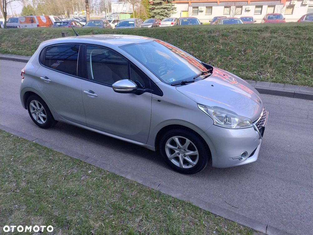 Peugeot 208 1.2 PureTech Allure - 6