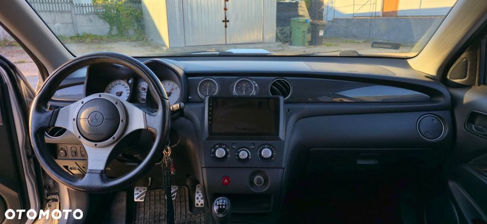 Mitsubishi Outlander - 11