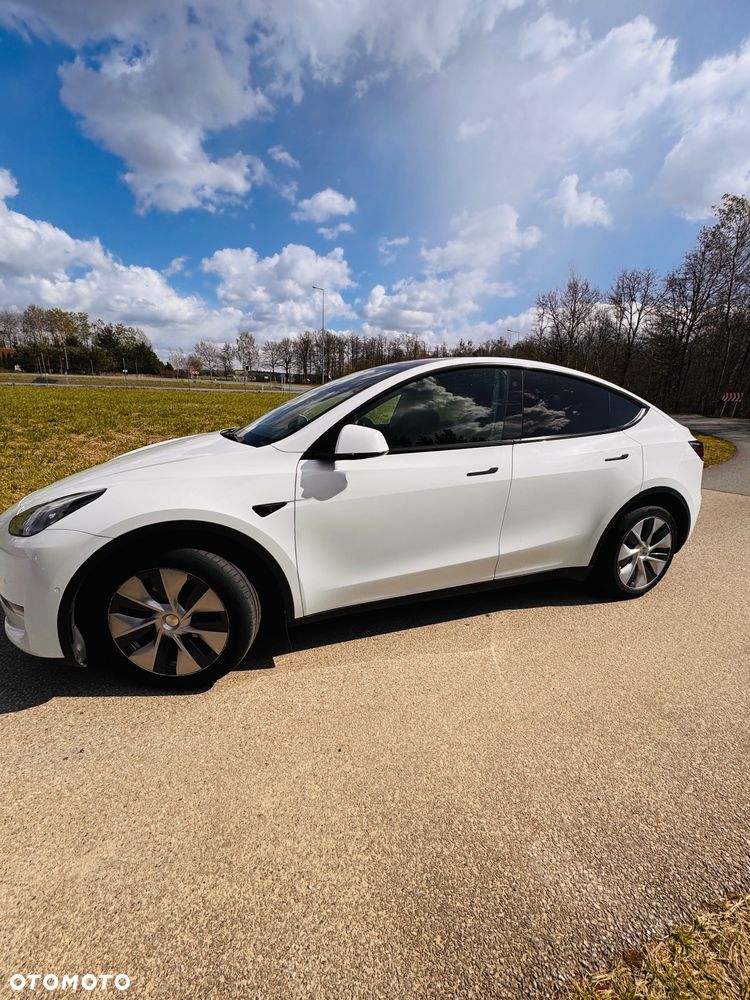 Tesla Model Y Long Range AWD - 3
