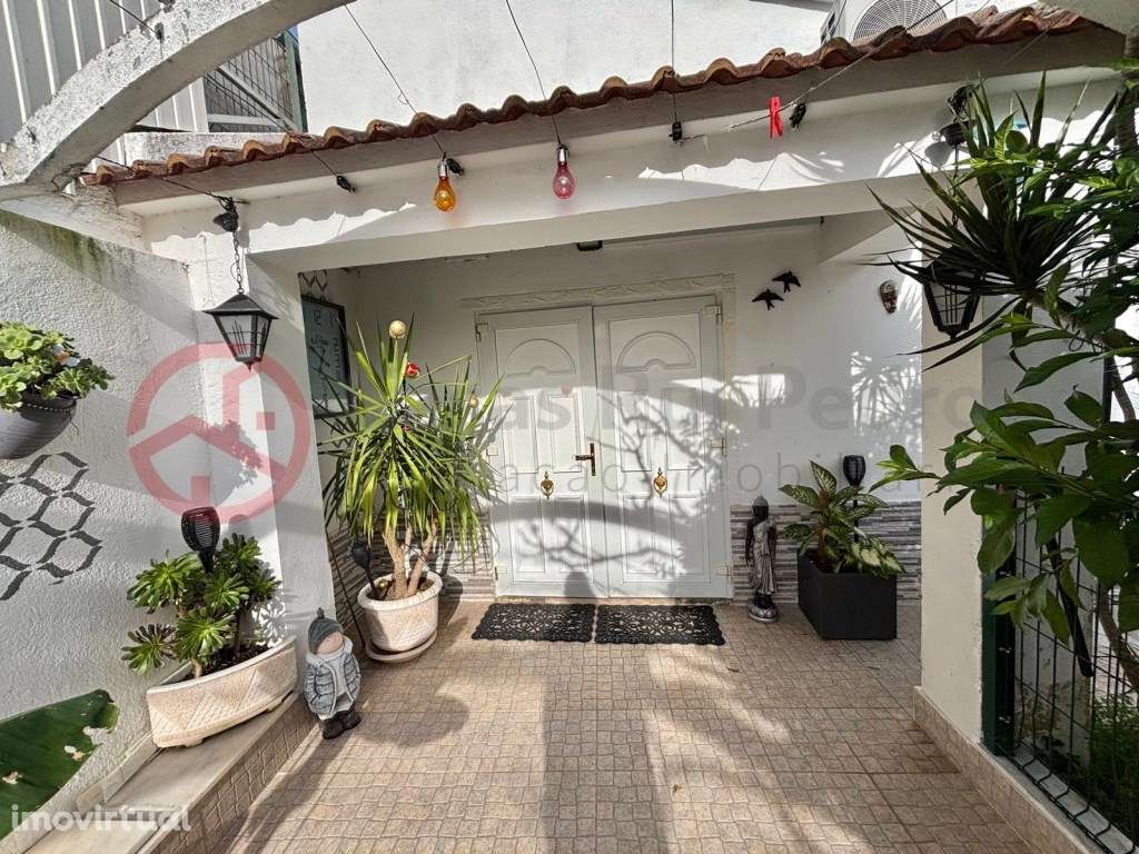 Moradia T2 com anexo, zona de lazer, na Charneca da Caparica - Grande imagem: 4/26