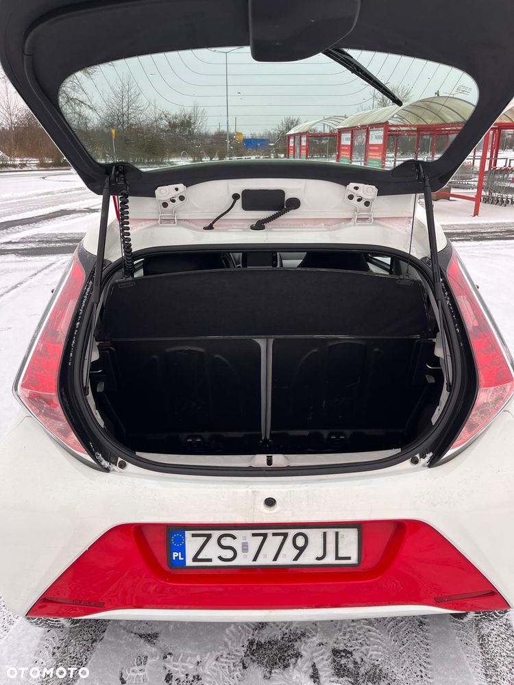 Toyota Aygo x-clusiv - 11