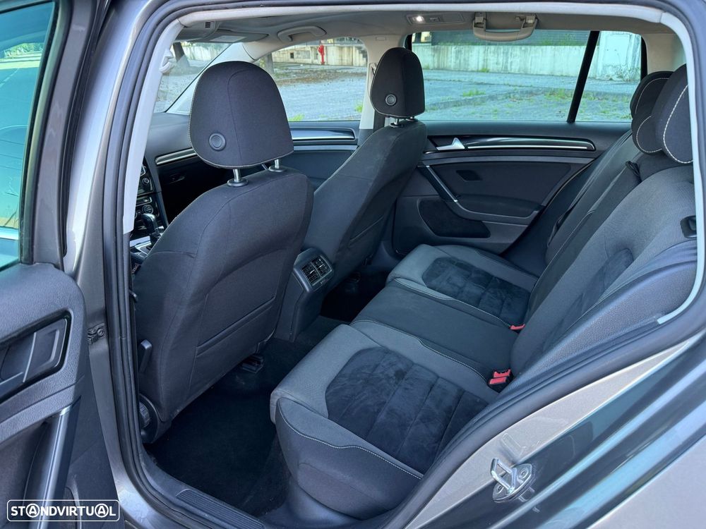 VW Golf Variant 1.6 TDi Highline DSG - 17