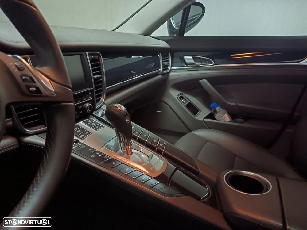 Porsche Panamera 4S PDK - 26