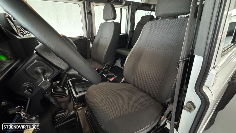Land Rover Defender 110 DPF E - 30