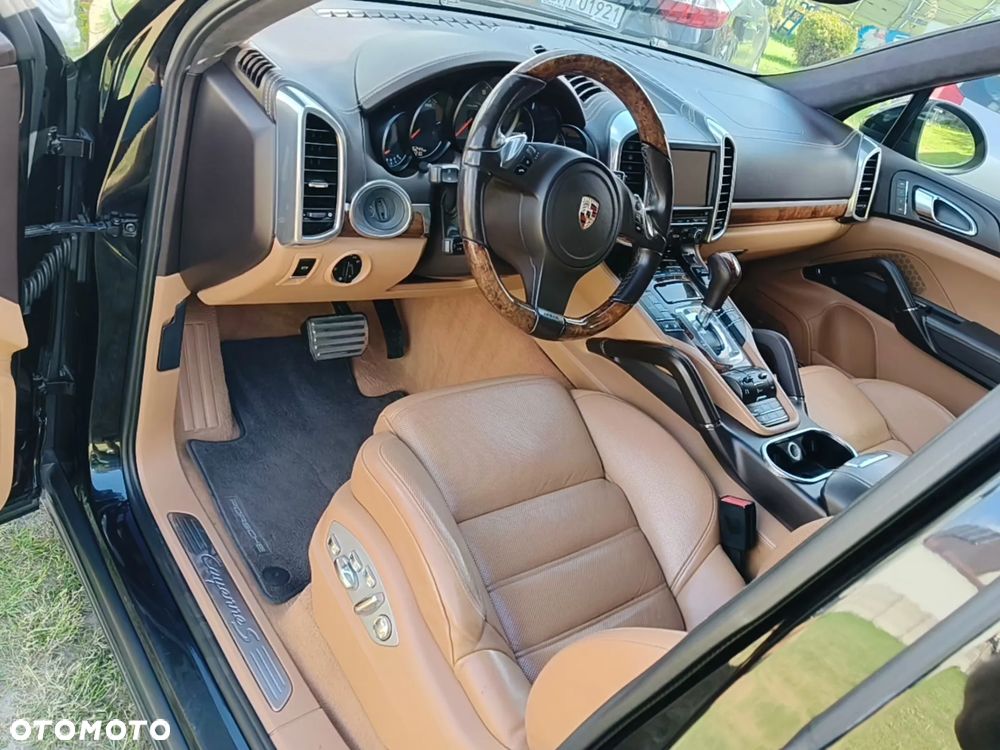 Porsche Cayenne - 16
