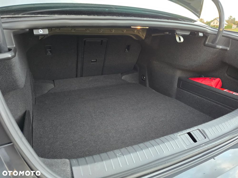 Volkswagen Passat 2.0 TSI Elegance DSG - 8