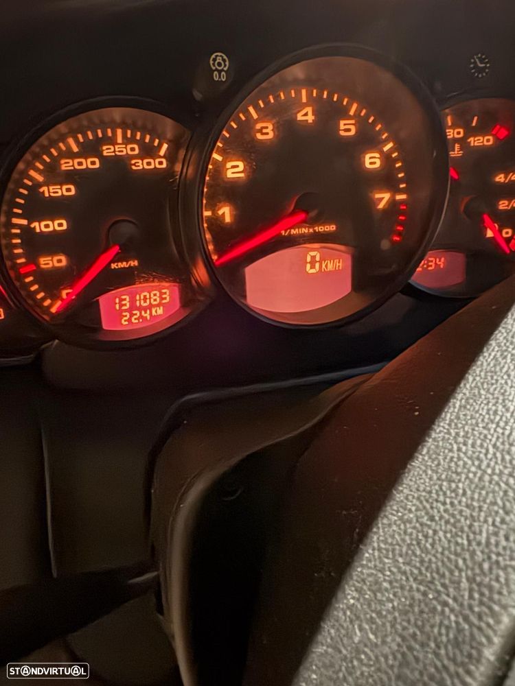 Porsche 911 (996) Carrera Coupé - 8