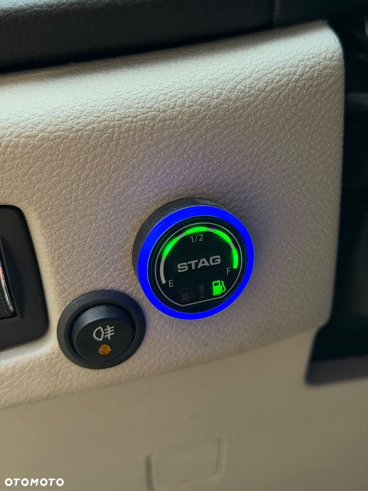 Chrysler Pacifica - 11