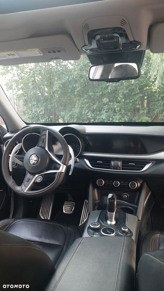 Alfa Romeo Stelvio - 16