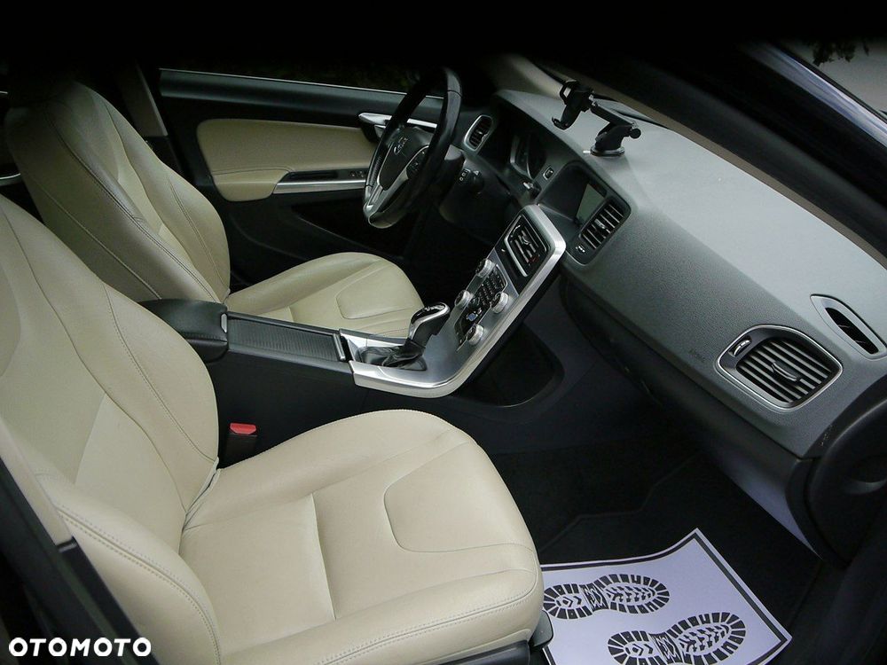 Volvo V60 D2 Drive-E Momentum - 29