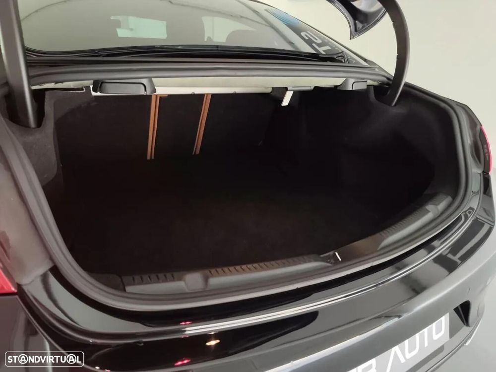 Mercedes-Benz E 220 — fotografia 38