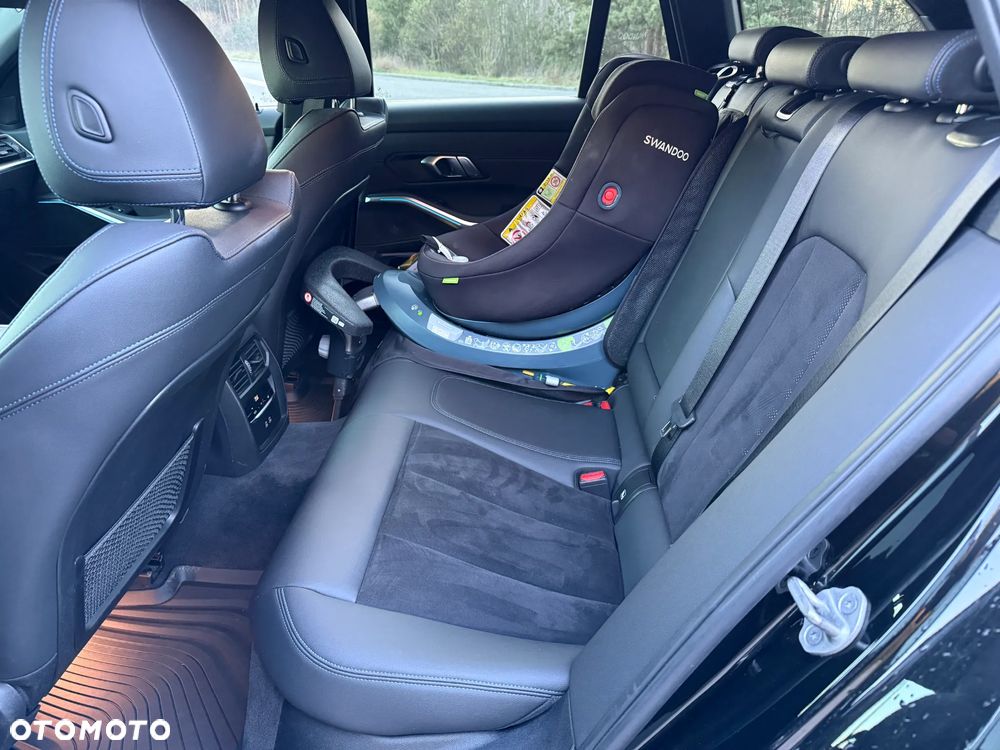 BMW Seria 3 330d xDrive - 17