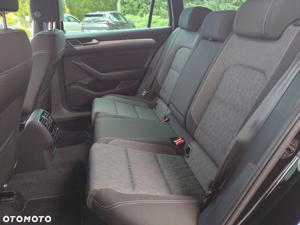 Volkswagen Passat - 15