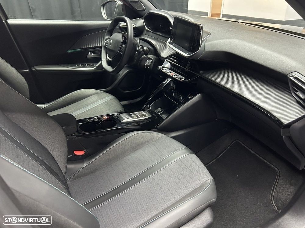 Peugeot 2008 1.2 PureTech Allure EAT8 - 8