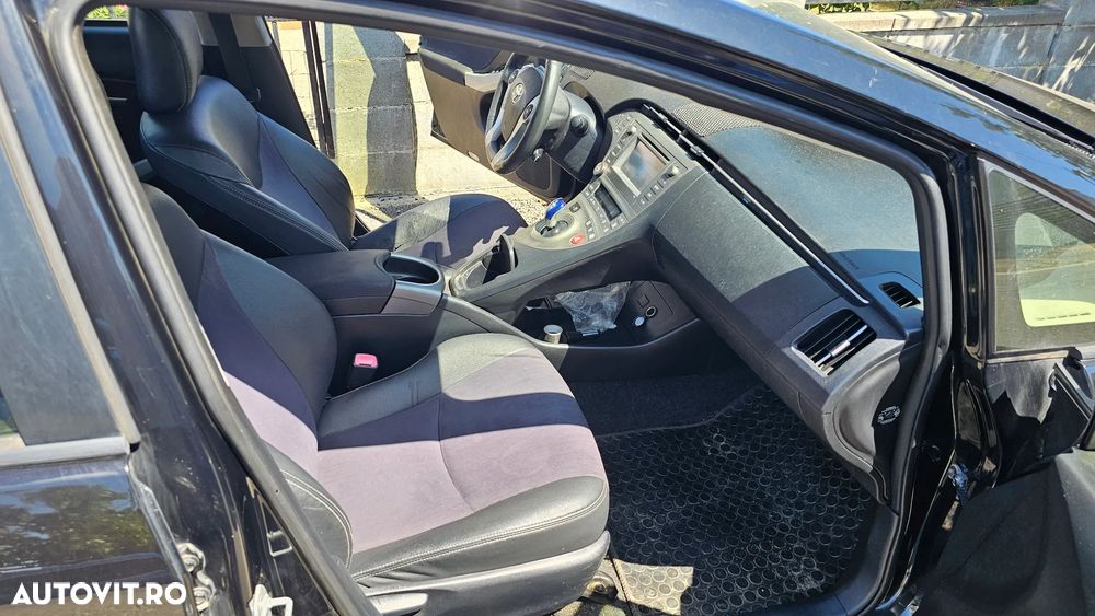Toyota Prius (Hybrid) Sol - 15