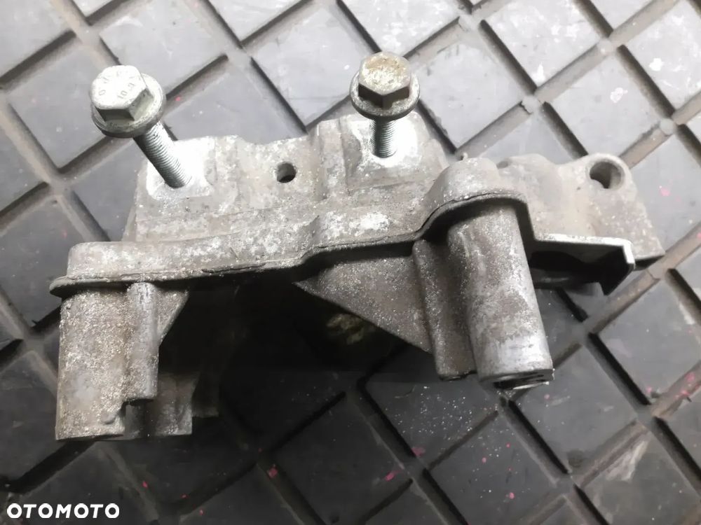ŁAPA SILNIKA 1.4 16V GOLF 4 5 LEON OCTAVIA CADDY BORA TOLEDO 036199275AE - 2