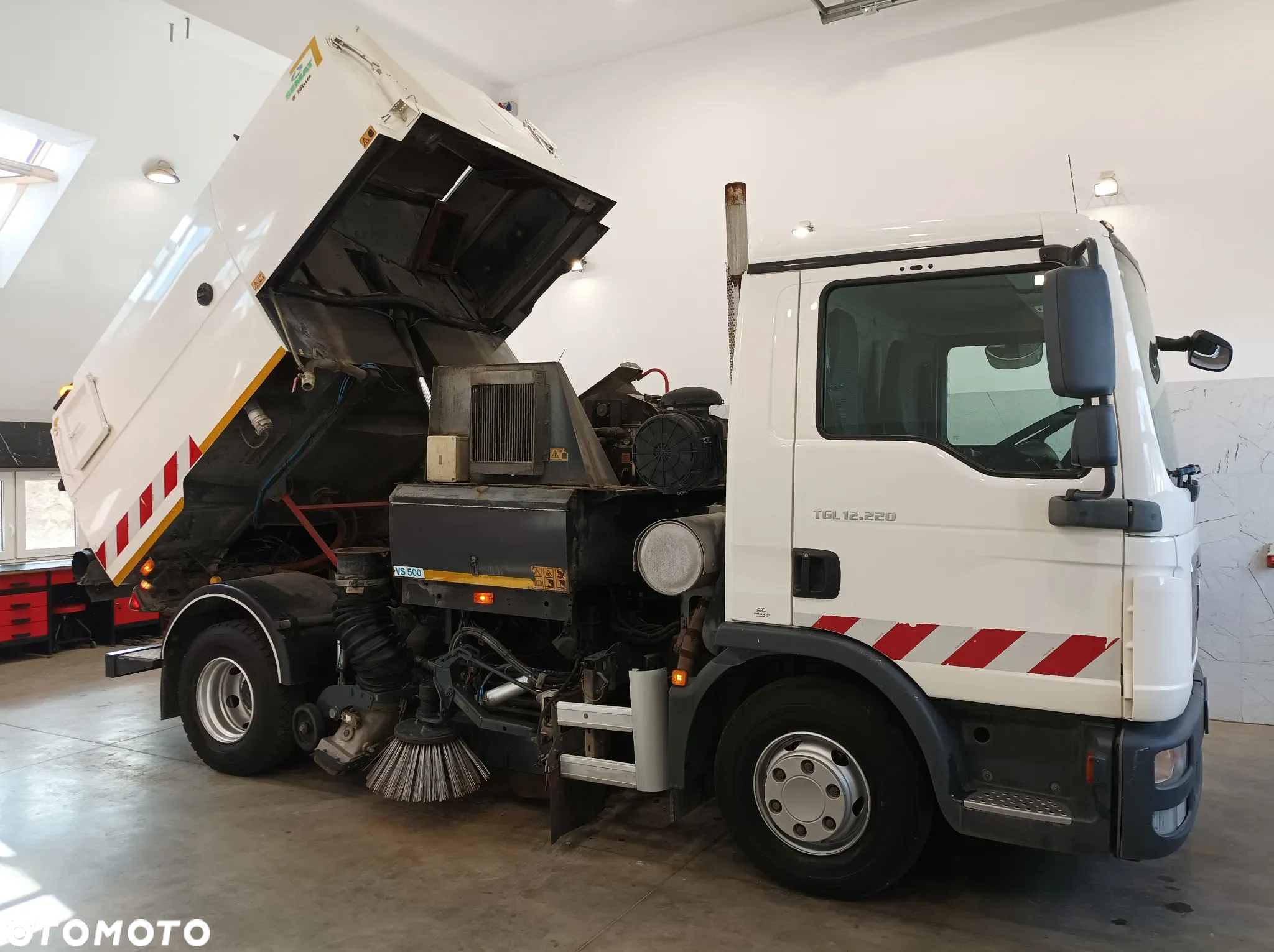 MAN TGL 12.220 Zamiatarka Johnston Semat 2012r Szczotki L/R - 6