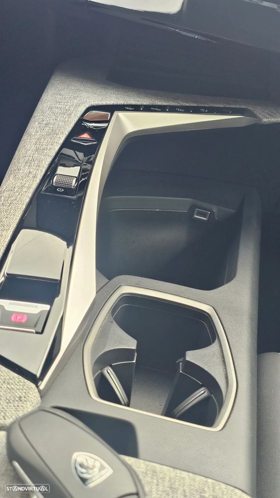 Peugeot 5008 1.2 Hybrid Allure e-DCS6 - 34