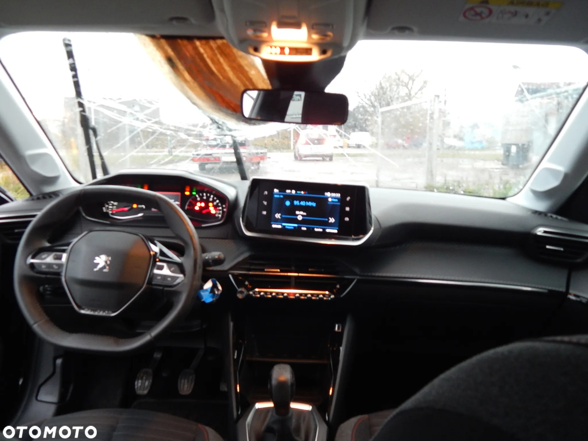 Peugeot 208 - 13