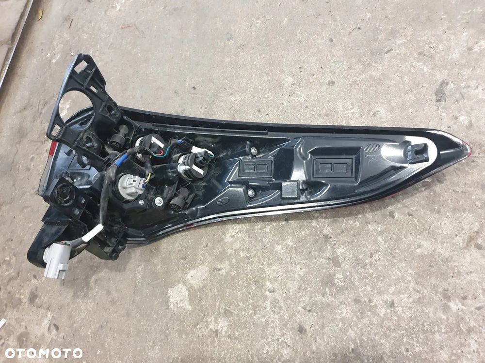 TOYOTA HIGHLANDER 20- lampa tył lewa BDB - 4