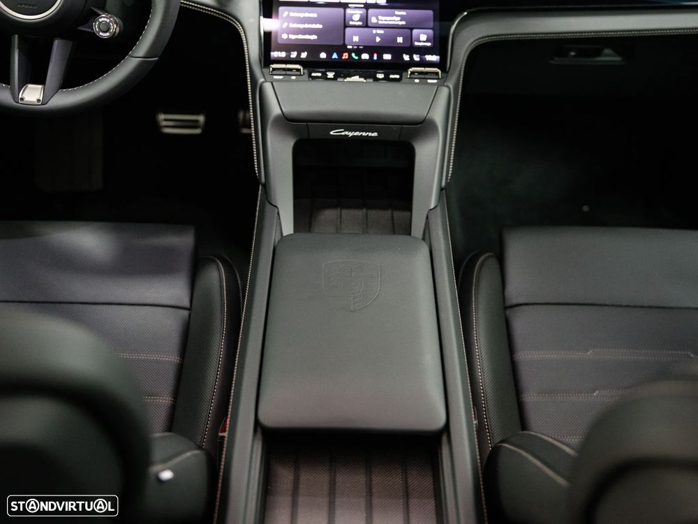 Porsche Cayenne Electric Turbo - 39