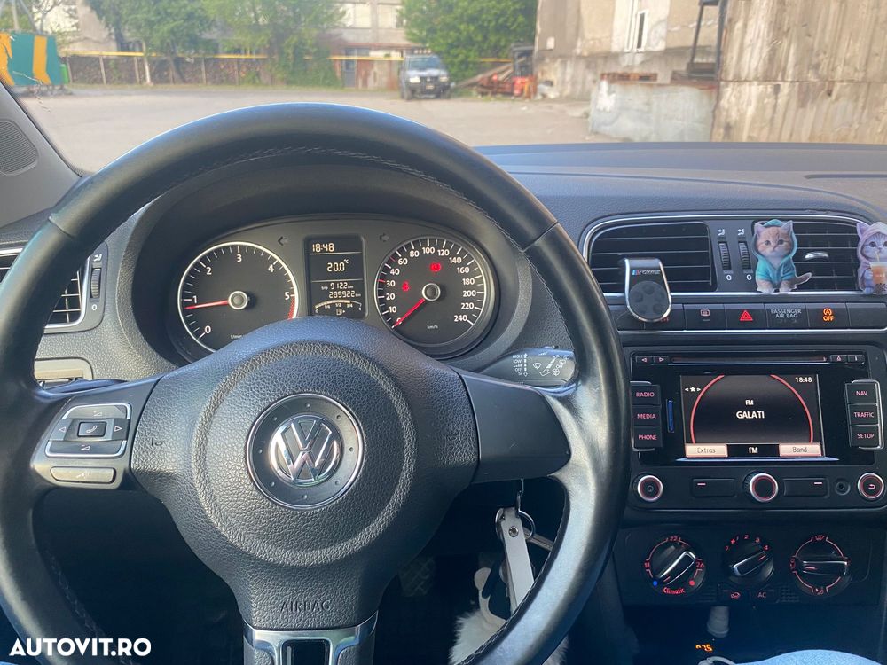 Volkswagen Polo - 8