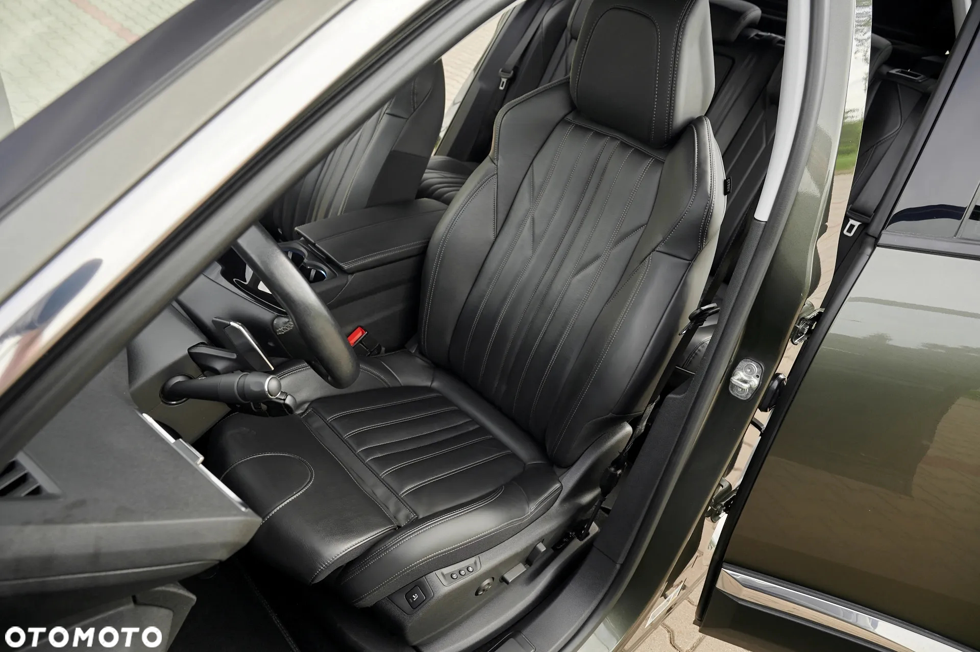 Peugeot 3008 1.2 PureTech Allure S&S EAT6 - 22
