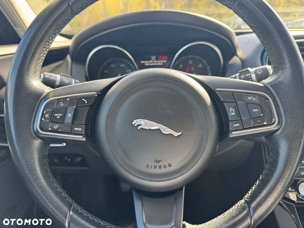 Jaguar XE 2.0 D Pure - 8