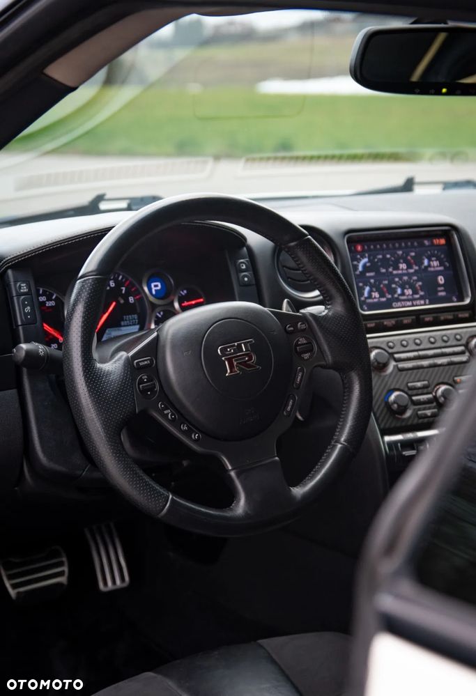 Nissan GT-R - 9
