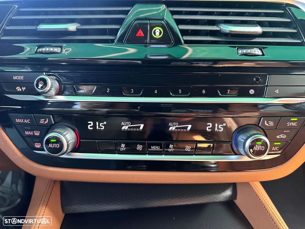 BMW 530 e Pack Desportivo M - 28