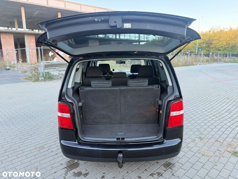 Volkswagen Touran 2.0 TDI DPF Highline - 19