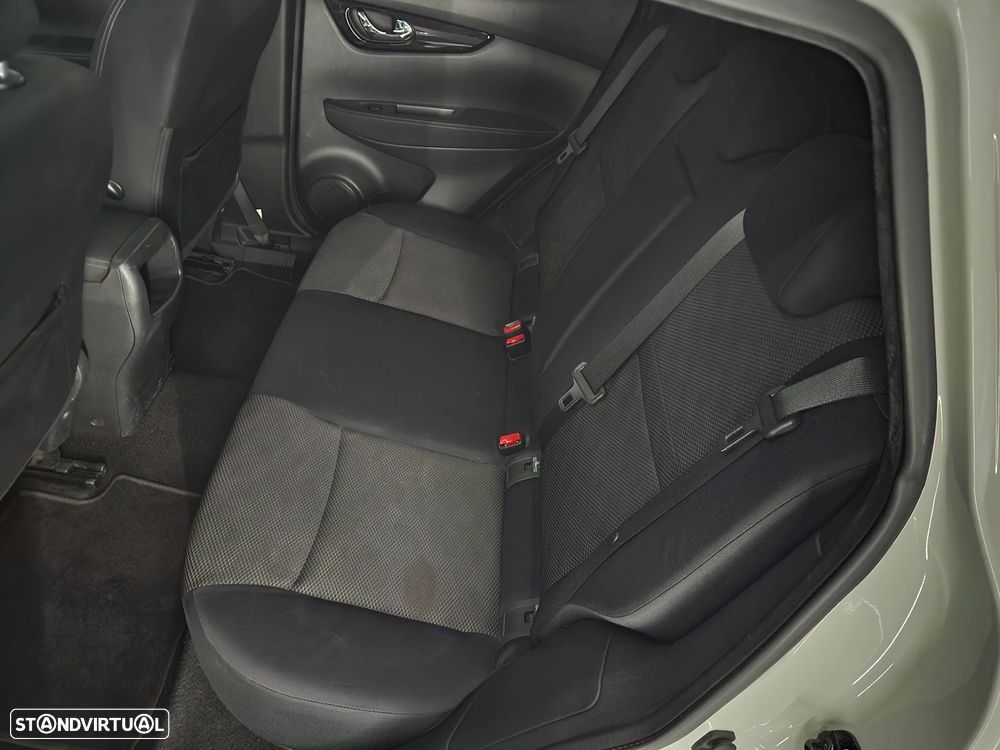 Nissan Qashqai 1.5 dCi N-Connecta 18 - 21