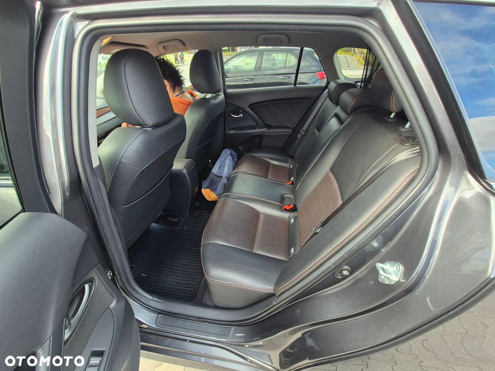 Toyota Avensis 1.8 Premium - 11