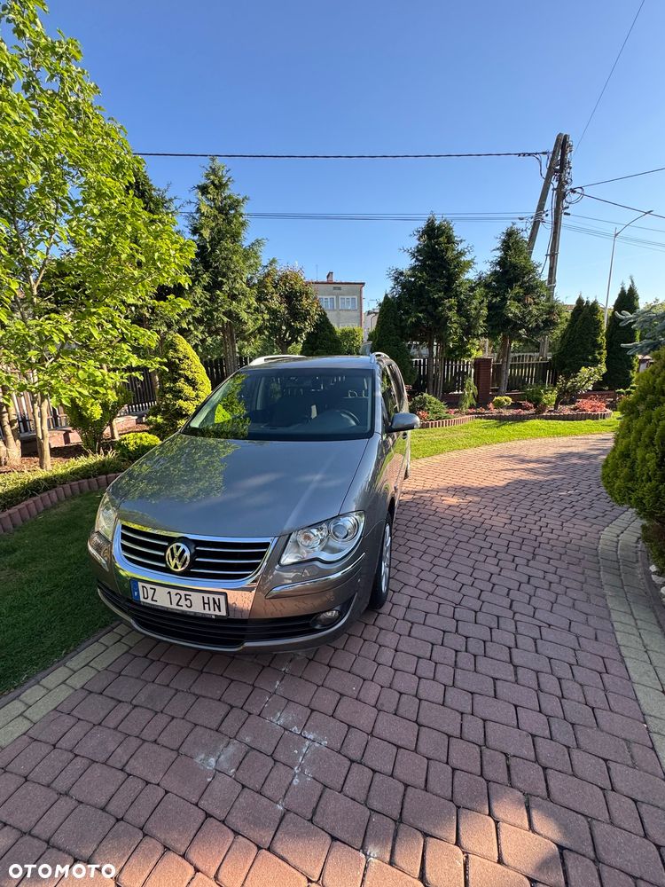 Volkswagen Touran 2.0 TDI DPF Highline - 16