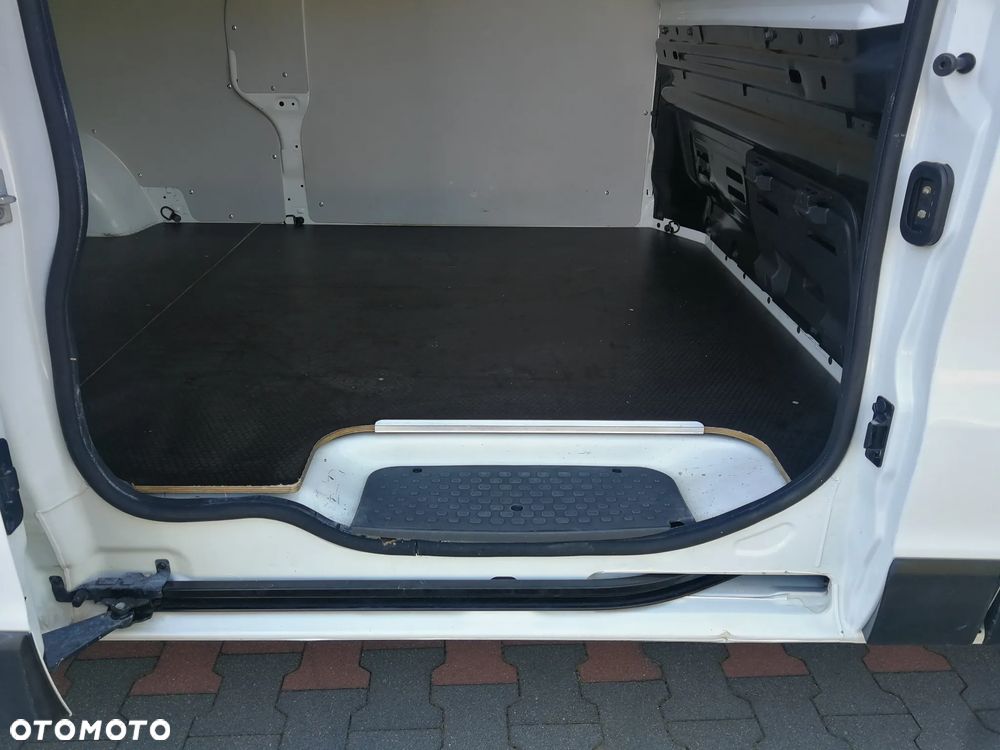 Renault Trafic - 11