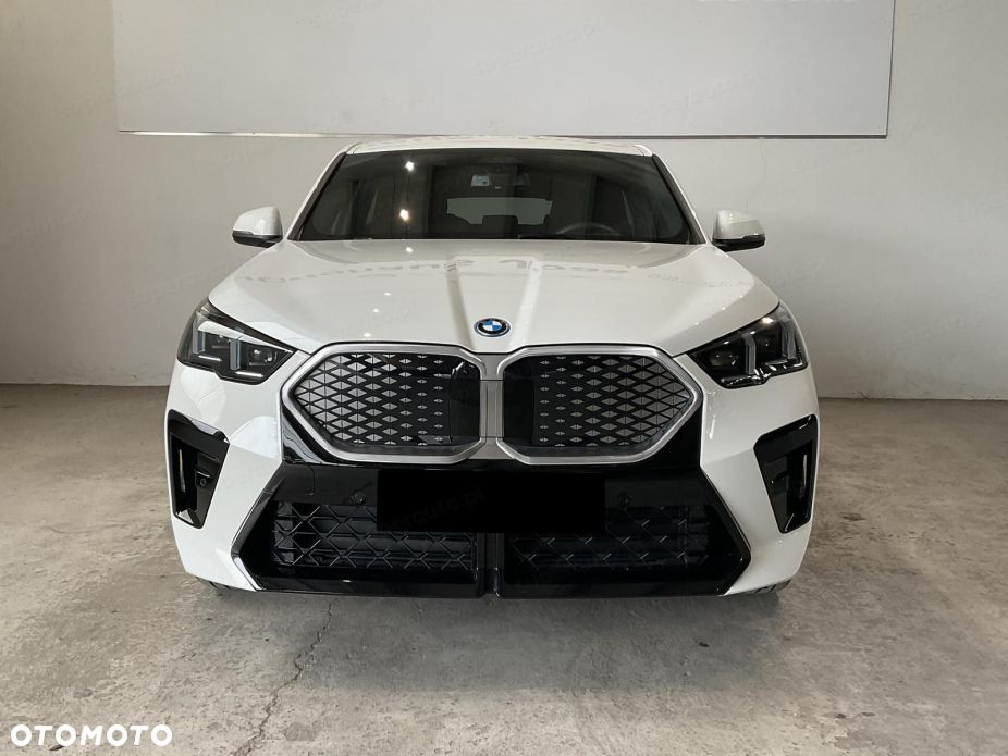 BMW iX2 - 3