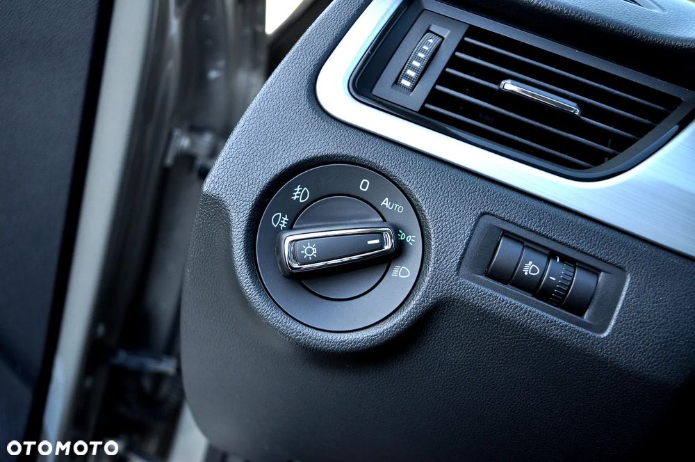 Skoda RAPID 1.0 TSI Style - 40