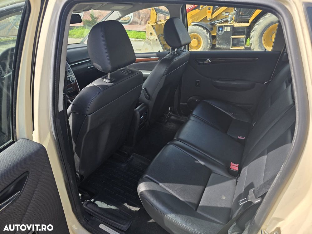 Mercedes-Benz B 180 - 21