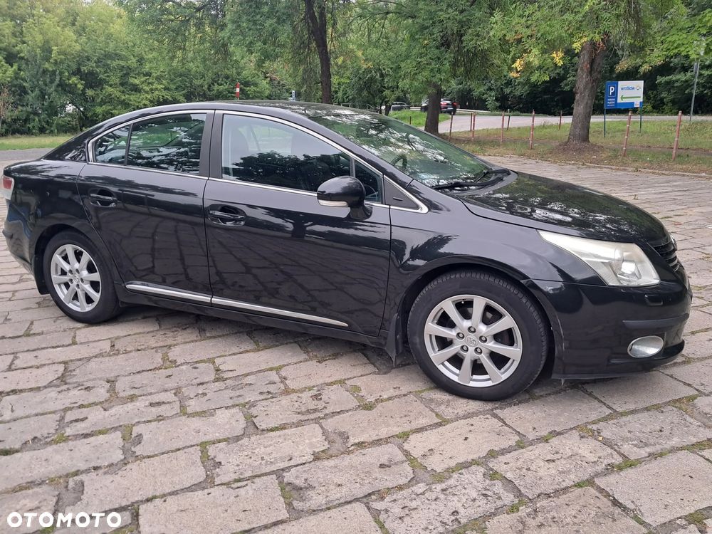 Toyota Avensis 2.0 D-4D Sol - 2