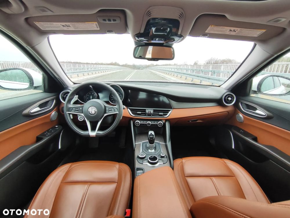 Alfa Romeo Giulia 2.0 Turbo 16V AT8-Q4 Ti - 13