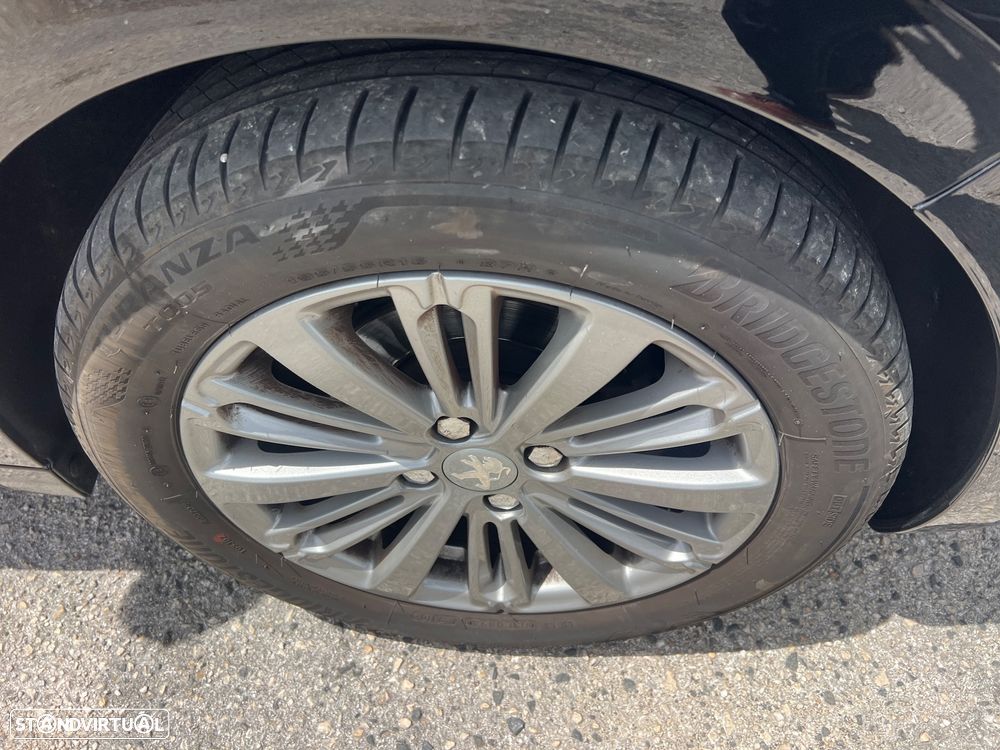 Peugeot 208 1.2 PureTech Style - 36