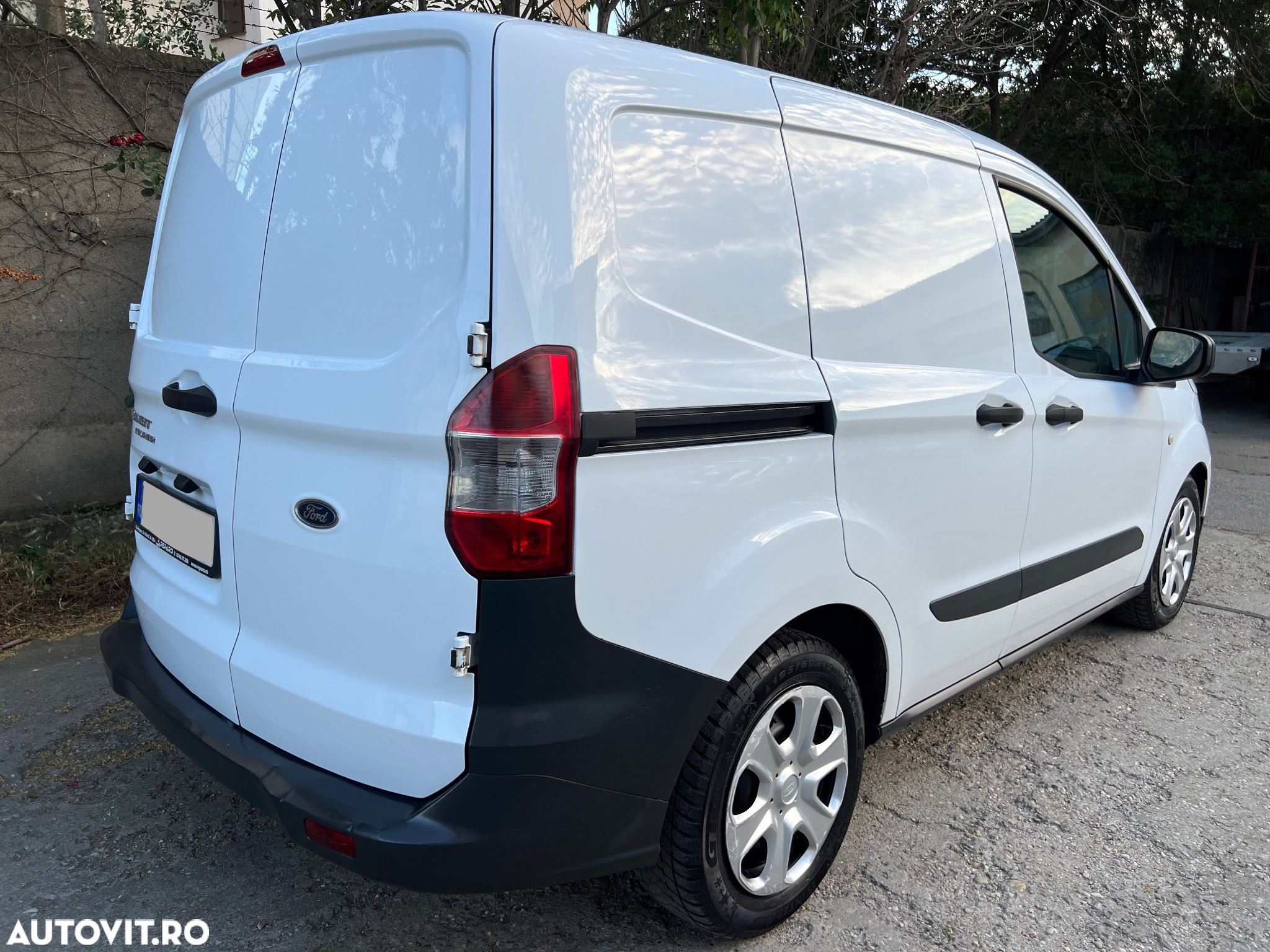 Ford Courier - 2